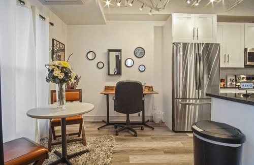 Midtown Condo | Perfect Luxury Condo in Midtown! Great Amenities!