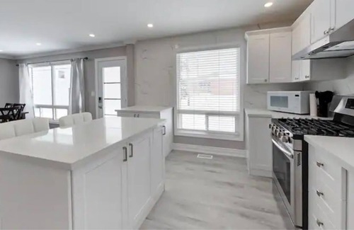 Dundalk House | 🌼Perfect New Large 4 bedroom Home with free parking 🌺
