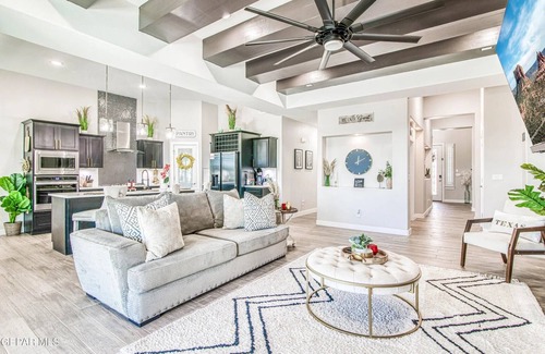 Biggs Field House | !PERFECT! New Luxurious Modern Home w/Private outdoor Pool !