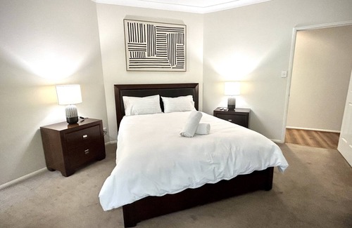Griffin House | Perfect North Brisbane Retreat - 4 bed 2 bath - Stunning Outdoor Space