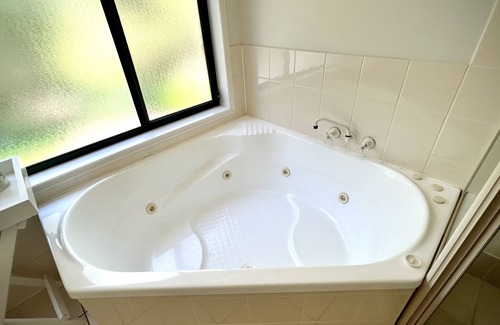 Griffin House | Perfect North Brisbane Retreat - 4 bed 2 bath - Stunning Outdoor Space