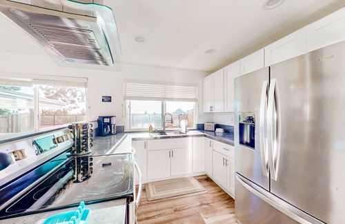 Del Cerro House | Perfect oasis with saltwater pool, games, firepit, massage chair - dog-friendly