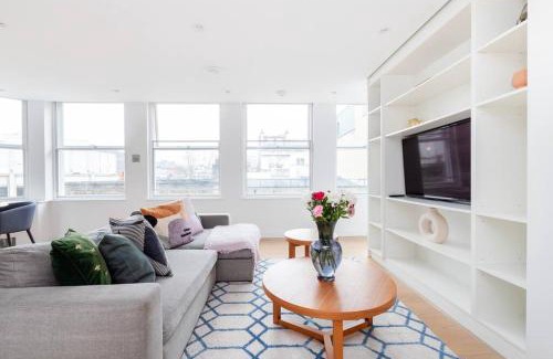 St James Apartment | Perfect One Bed in Green Park Station