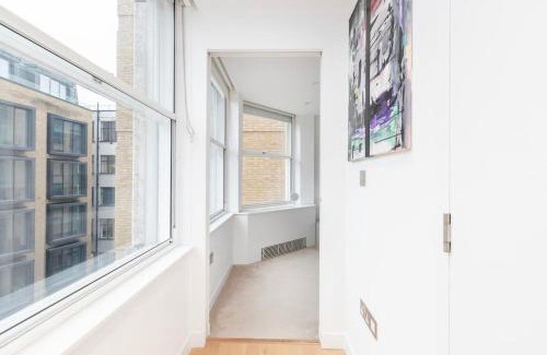 St James Apartment | Perfect One Bed in Green Park Station