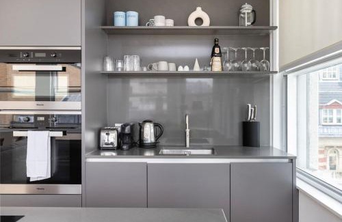 St James Apartment | Perfect One Bed in Green Park Station