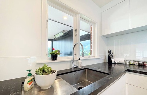 Te Atatu Peninsula House | Perfect Peninsular Location - 3 BR family home.