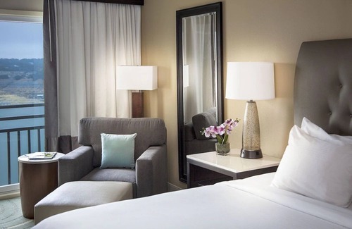 Lakeway Hotel | Perfect Place to Unwind! Outdoor Pool, Free Parking!