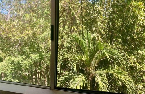 North Ward Apartment | Perfect Position on Gregory This modern and beaut