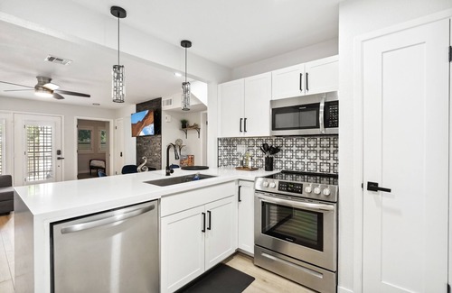 Park Center Place House | Perfect Private Desert Getaway by Hohokam Stadium!