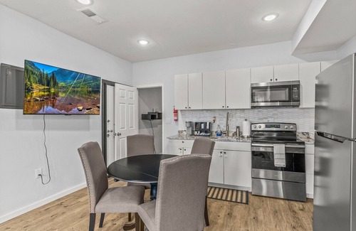 Philadelphia Apartment | Perfect Relaxing 1BR W/Free parking in Cobbs Creek