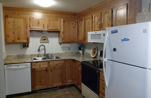 Riggins House | Perfect Riverfront Getaway!