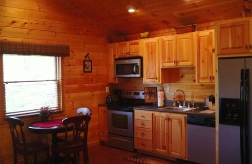 Clyde Cabin | Perfect Romantic Getaway for 2 with a Porch Overlooking Creek!