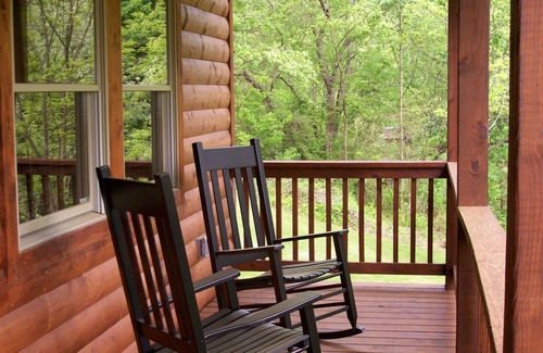 Clyde Cabin | Perfect Romantic Getaway for 2 with a Porch Overlooking Creek!