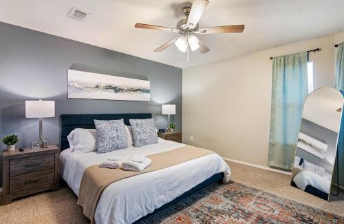 Southside House | Perfect SA Getaway! Near Lackland Sea World Alamo Riverwalk