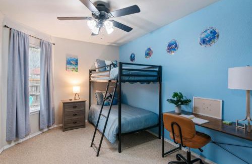 Southside House | Perfect SA Getaway! Near Lackland Sea World Alamo Riverwalk