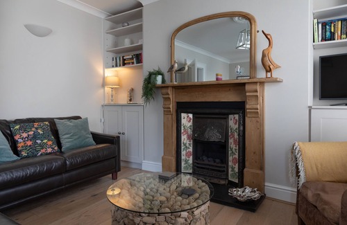 Salcombe Apartment | Perfect Salcombe Hideaway - Kings View, Fore Street, in the heart of Salcombe