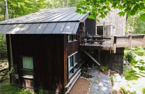Pittsfield House | Perfect secluded 3 bedroom cozy getaway home Hawk Landing