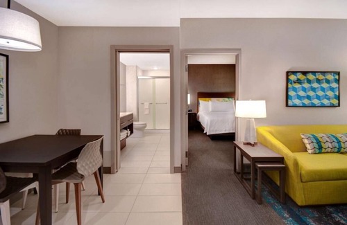 Downtown Tucson Hotel | Perfect Spot for Unwinding! Outdoor Pool, Pet-Friendly Property, Free Breakfast!