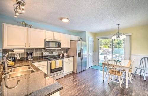 Pensacola House | Perfect Summer Pool House! Sleeps 6 Families Love it!