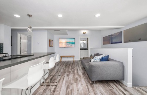 West Newport House | Perfect Surf Casa in Newport Near Beach and Pier