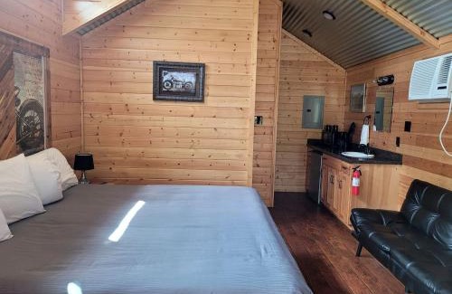 Pipe Creek House | Perfect Texas Glamping in this Cozy Log Cabin Rental for 4 near Austin