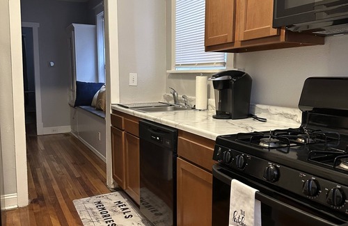 University City Apartment | Perfect unit for traveling professionals working in central St.Louis