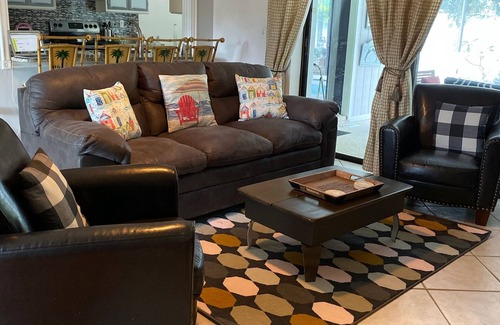Englewood South House | Perfect vacation home for your family 7 min to the beach