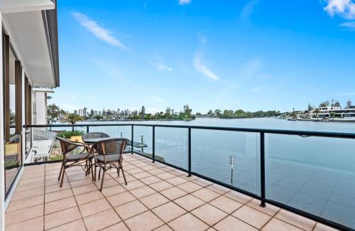 Surfers Paradise House | Perfect Waterfront Escape in Surfers Paradise