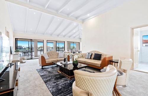 Surfers Paradise House | Perfect Waterfront Escape in Surfers Paradise