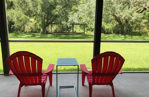 Historic Downtown Kissimmee Apartment | Perfect waterfront Vacation half house by Lake Tohoa &Disney