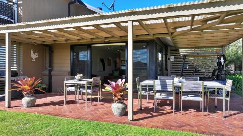 Salamander Bay Apartment | Perfect weekend getaway plus golf at your doorstep