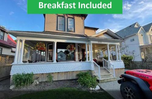 Niagara Falls House | Perfection near the River - 4 Bedroom Villa Complimentary Breakfast Delivered Daily to the Rental