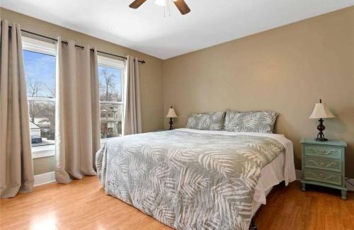 Niagara Falls House | Perfection near the River - 4 Bedroom Villa Complimentary Breakfast Delivered Daily to the Rental