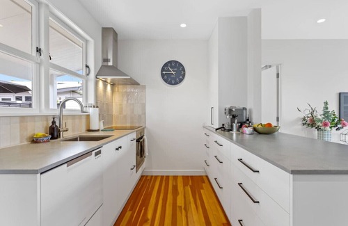 One Tree Hill House | Perfectly Appointed Home