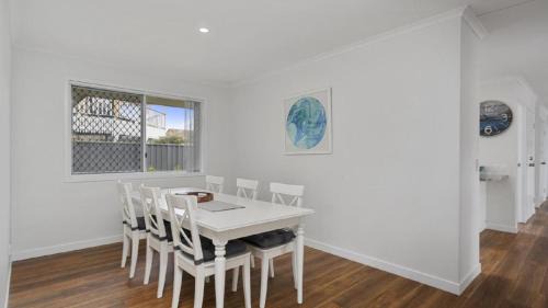 Banksia Beach House | Perfectly Located Holiday Retreat