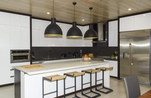 Nosara House | Perfectly located in Playa Guiones. Walk to the beach, shops, restaurants & yoga