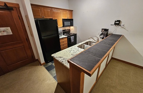 Salt Lake Mountain Resorts Condo | Perfectly Located Powder Haus at Solitude Village. Mt bike, hike, frisbee golf+