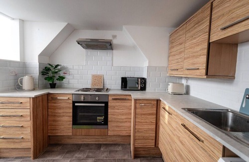 Plasnewydd Apartment | Perfectly Placed: Cozy Flat in the City's Heart