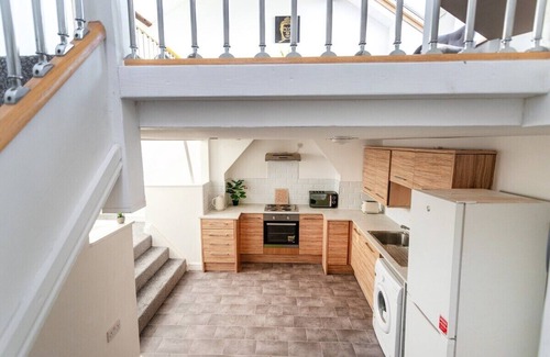 Plasnewydd Apartment | Perfectly Placed: Cozy Flat in the City's Heart