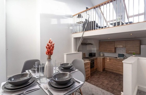 Plasnewydd Apartment | Perfectly Placed: Cozy Flat in the City's Heart