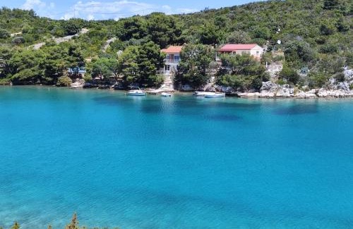 Cove Rogacic Apartment | Perina Haven - Island Vis Beachfront