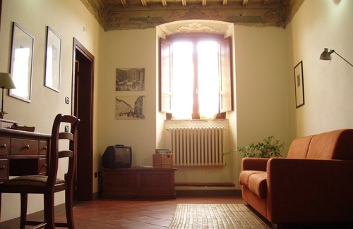 Citta di Castello House | Period residence, in the historic center, apartment for five people.