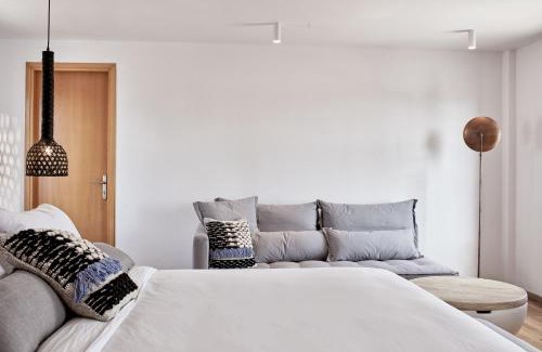 Drafaki Apartment | Periscope Suite Private Jacuzzi by Monocle