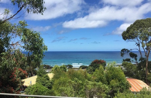 Separation Creek House | Periton Lodge ~ Charming 1950's Beach House, Stunning Ocean Views, walk to beach