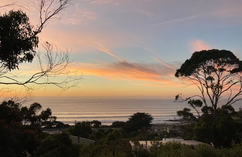 Separation Creek House | Periton Lodge ~ Charming 1950's Beach House, Stunning Ocean Views, walk to beach
