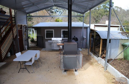 Jamieson Cottage | Perkins Place Tulip Cottage