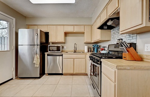 Pflugerville House | Pet & Family-Friendly | Newly Remodeled 3BR/2.5BA | Close to i35, Park, Trails