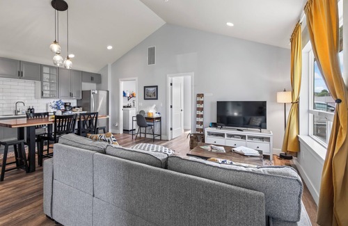 Montrose House | Pet & Family Friendly, Mountain Views, Downtown Montrose 20 Min to National Park