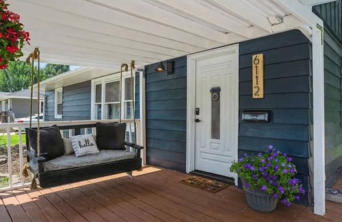 Greater South Side House | Pet & family friendly 4-bedroom house, sleeps 10. Close to DSM Airport!