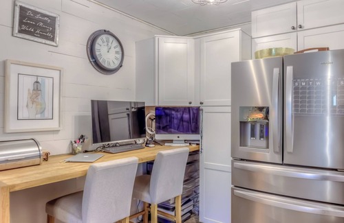 Casas Adobes Condo | Pet-friendly 1-bedroom condo in NW Tucson with Fireplace & Covered Patio